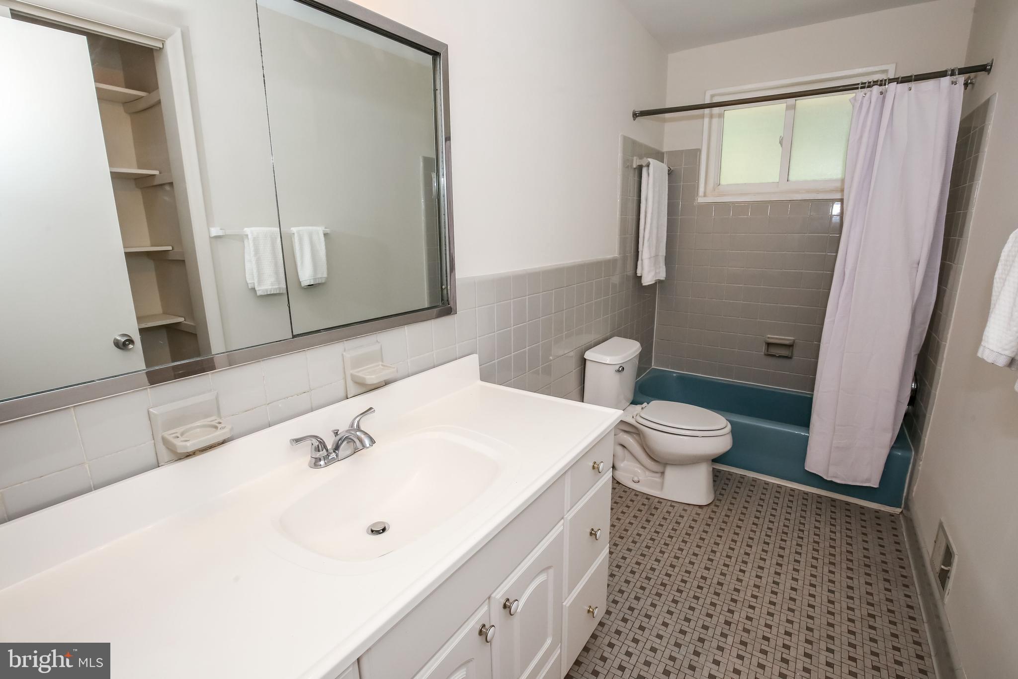 8401 Beech Tree Road Bethesda, MD 20817 - Photo 9 of 18 Hall Bath