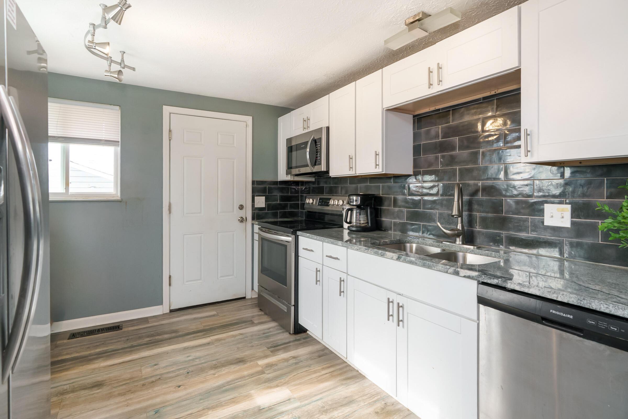 3755 Lynward Road Columbus, OH 43228 - Photo 7 of 25 3755 Lynward Rd-8