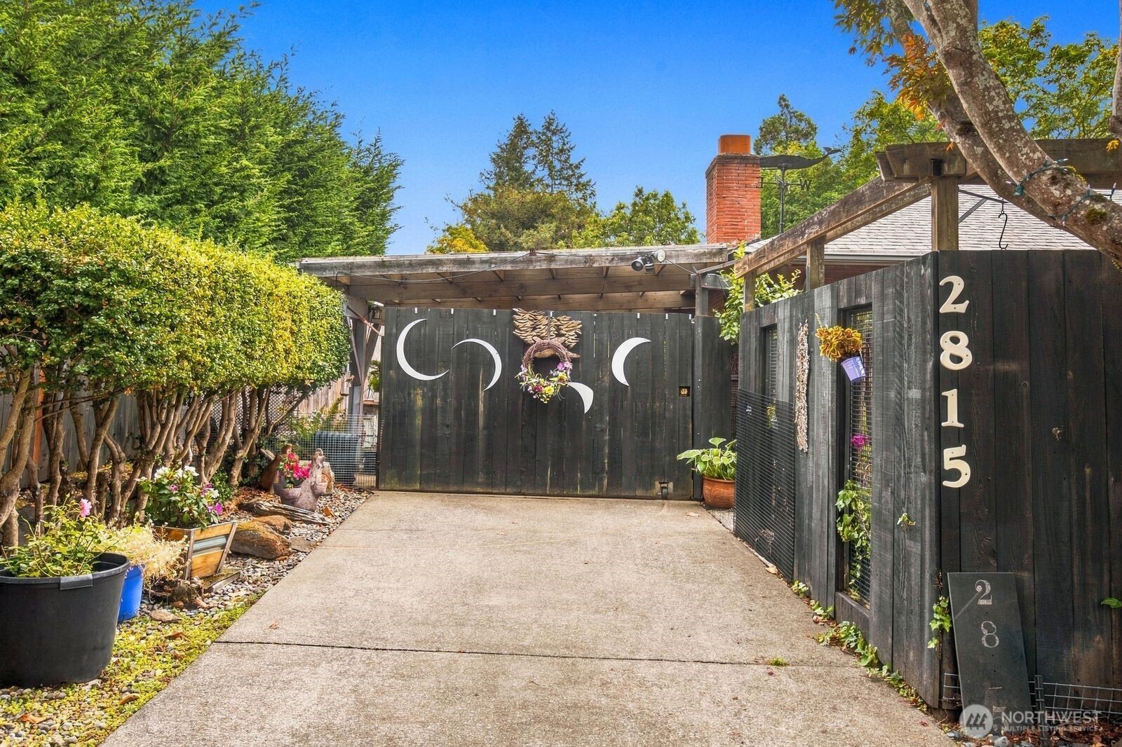 2815 Southwest 109th Street Seattle, WA 98146 - Photo 2 of 39 Gallery Image 2