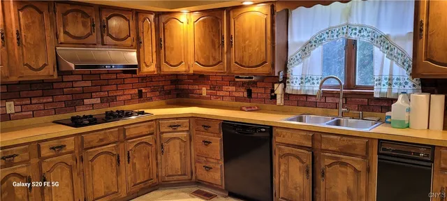 $174,900 | 139 East 3rd Street, Oswego, NY 13126