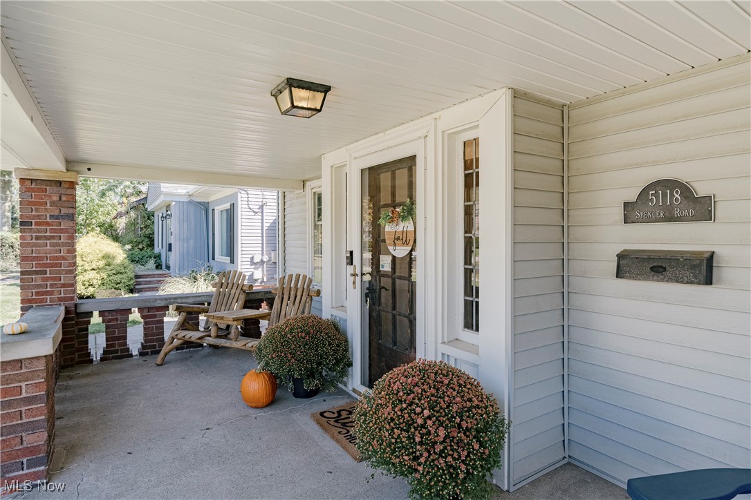 5118 Spencer Road Cleveland, OH 44124 - Photo 4 of 46