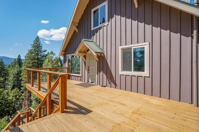 a view of a house with backyard and deck