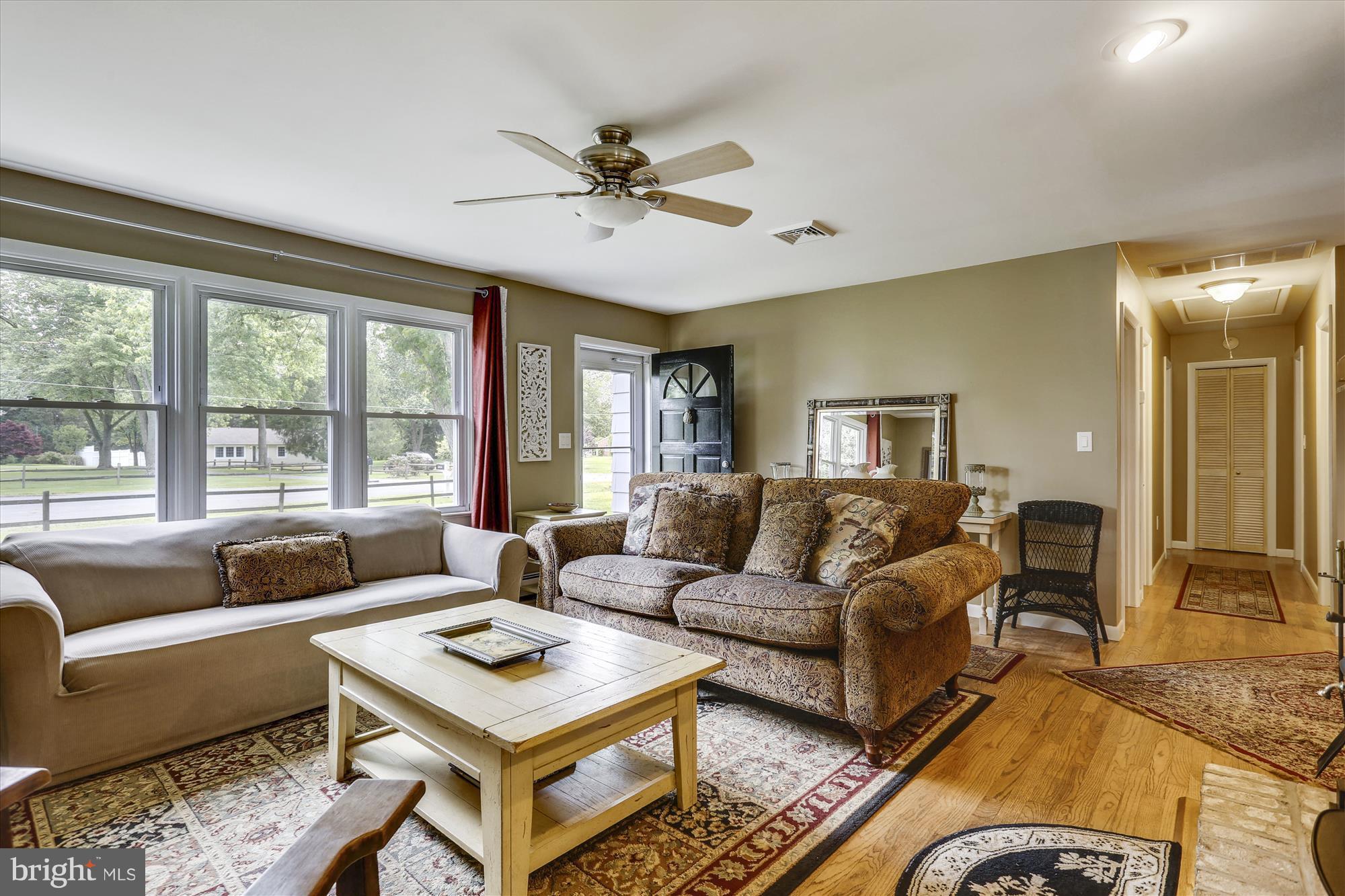 28034 Holly Road Easton, MD 21601 - Photo 4 of 21 Living Room