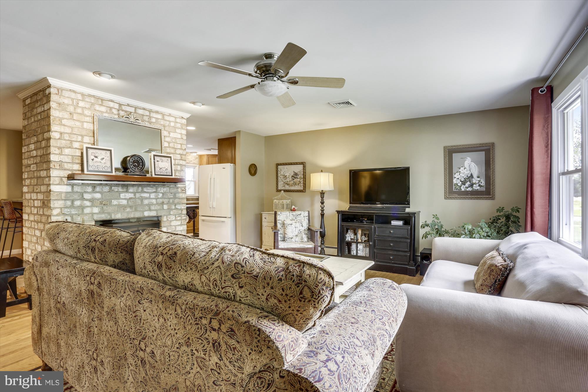 28034 Holly Road Easton, MD 21601 - Photo 5 of 21 Living Room