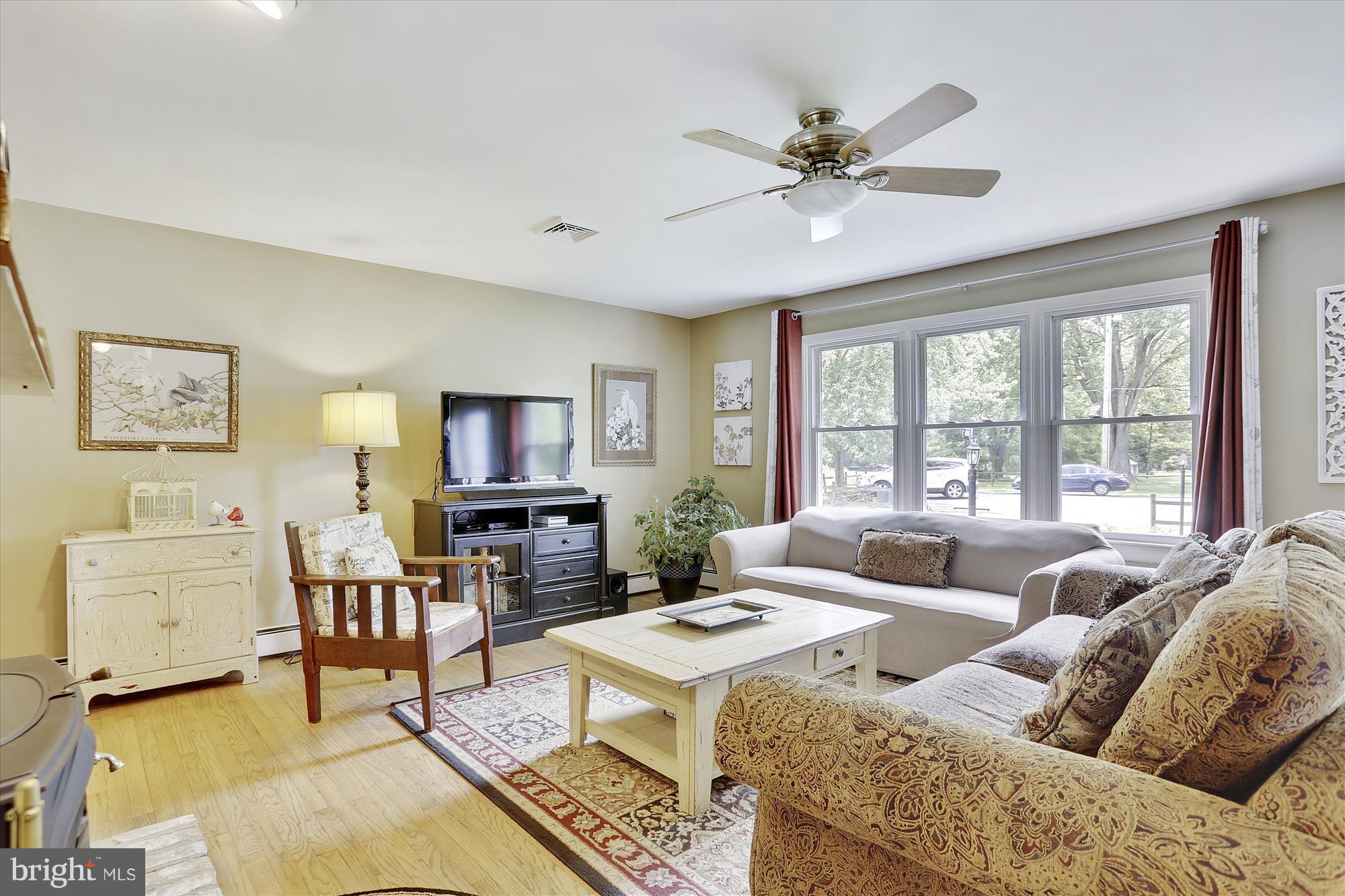 28034 Holly Road Easton, MD 21601 - Photo 6 of 21 Living Room