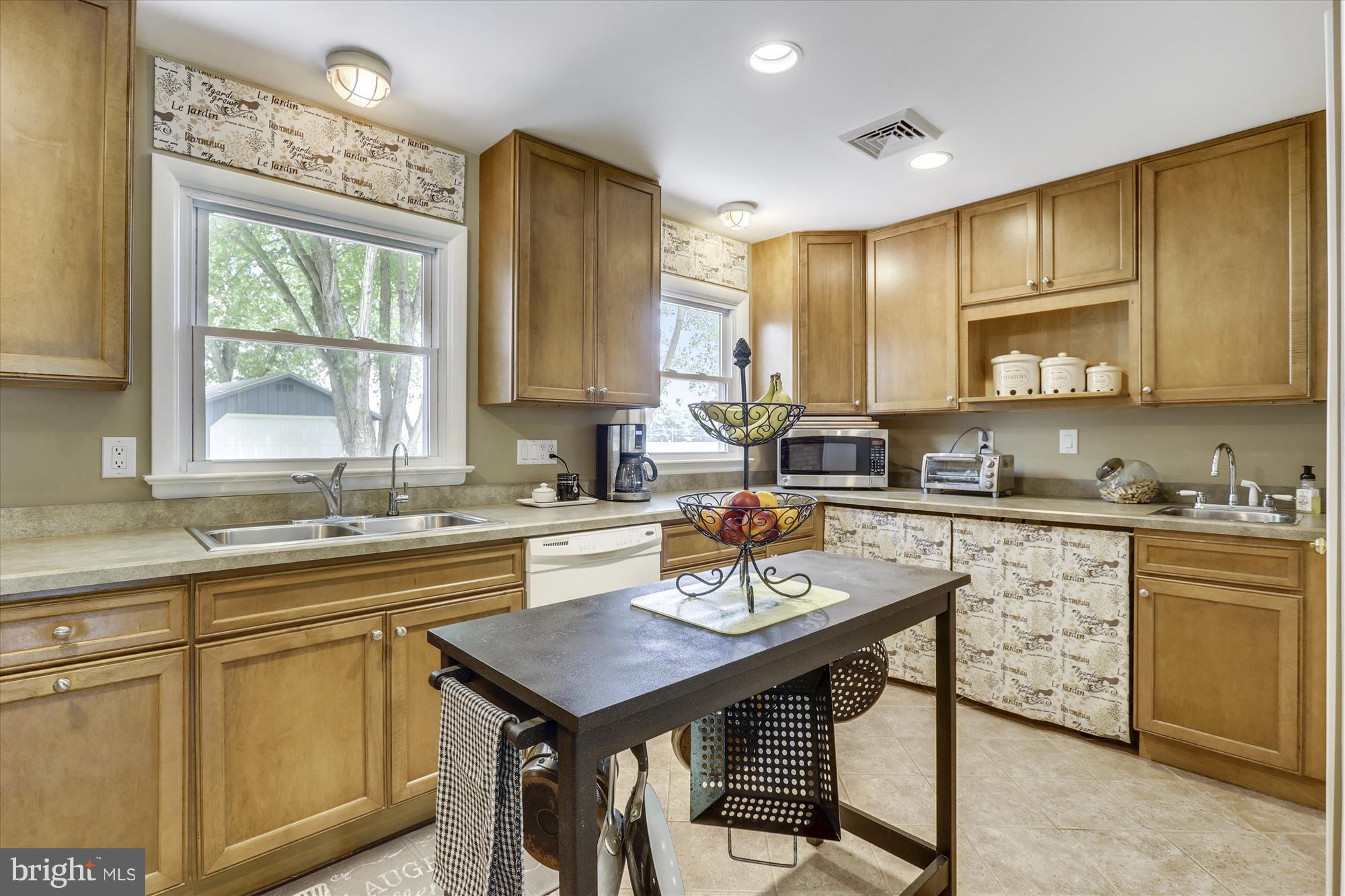28034 Holly Road Easton, MD 21601 - Photo 9 of 21 Kitchen