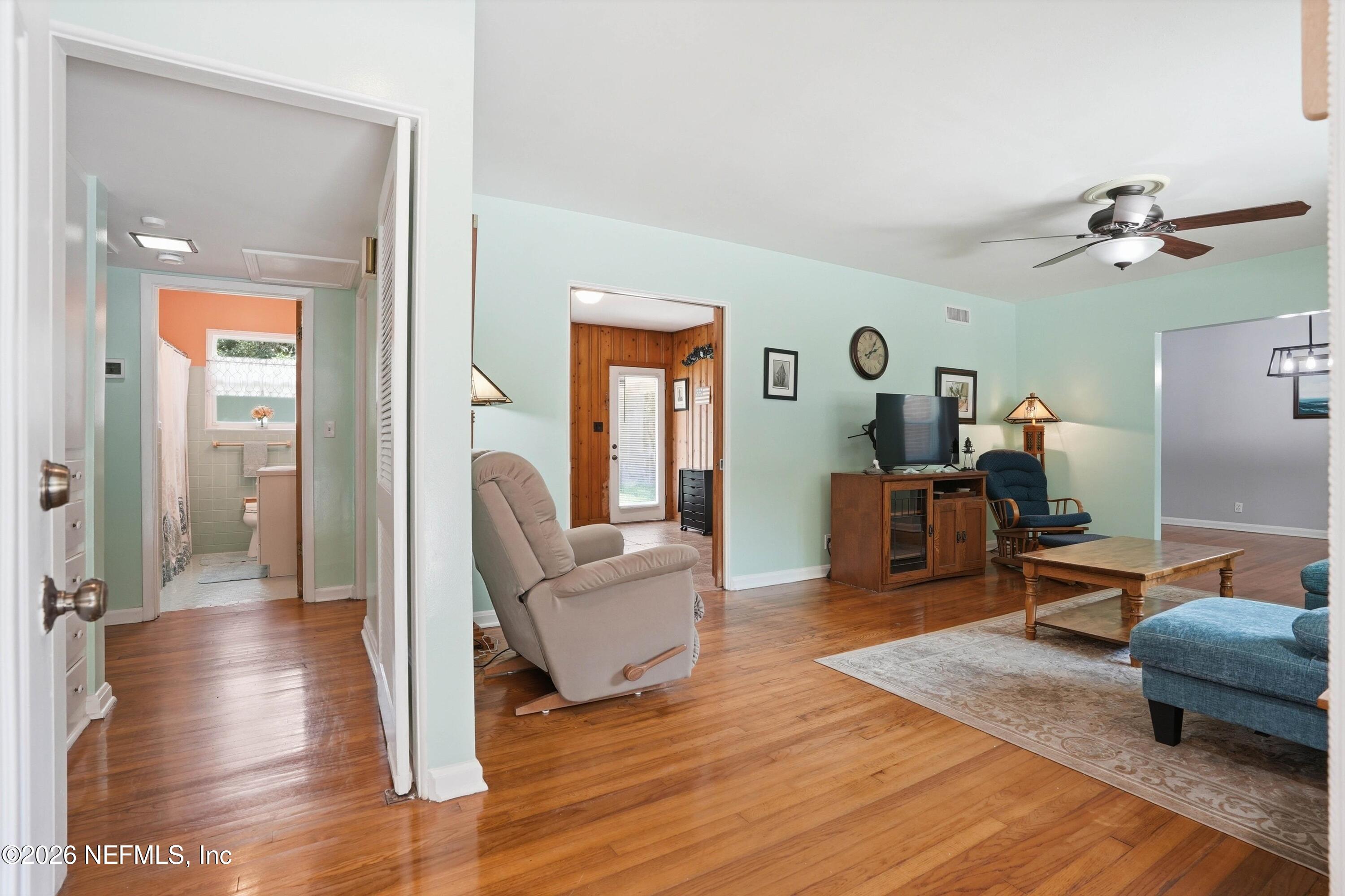 1426 Glengarry Road Jacksonville, FL 32207 - Photo 5 of 27 Foyer