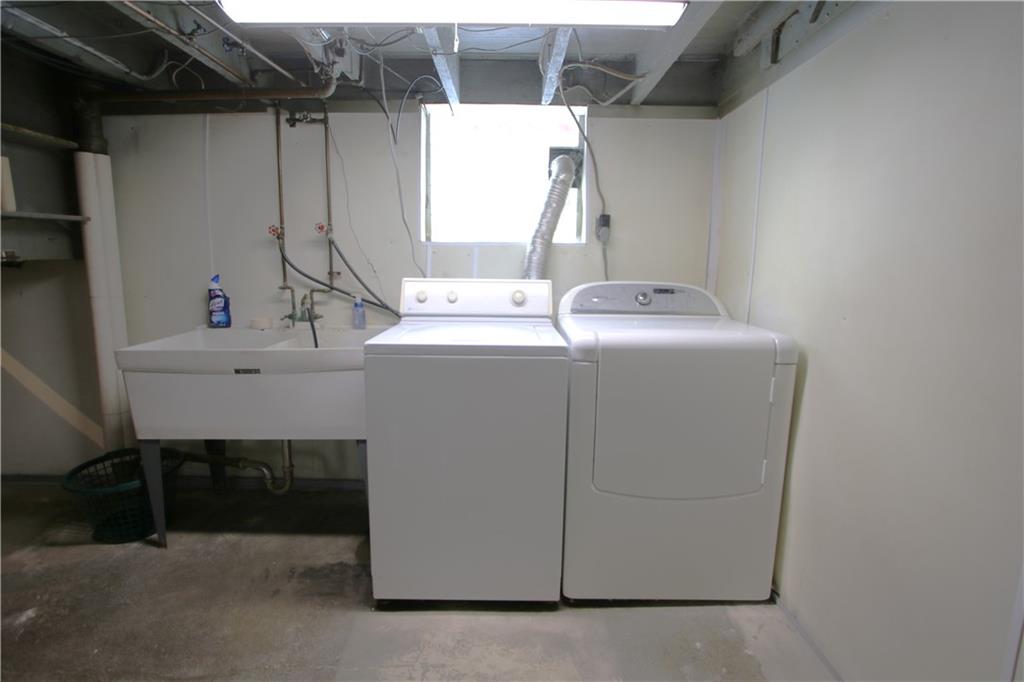 438 North Alexander Monongahela, PA 15063 - Photo 19 of 34 a utility room with dryer and washer