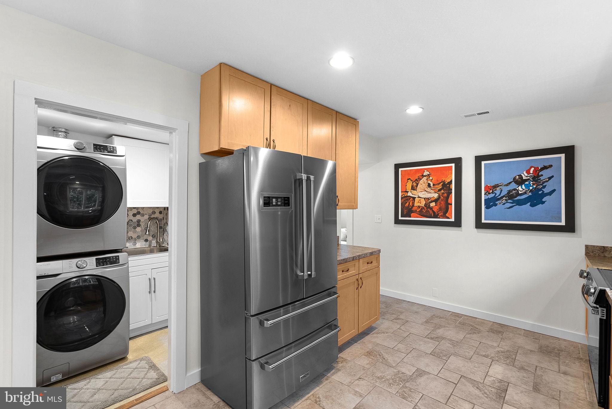 35121 Bloomfield Road Round Hill, VA 20141 - Photo 23 of 57 Kitchen with Tile Floor, SS Appliances