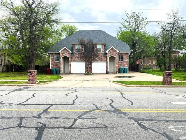 a house view with a outdoor space