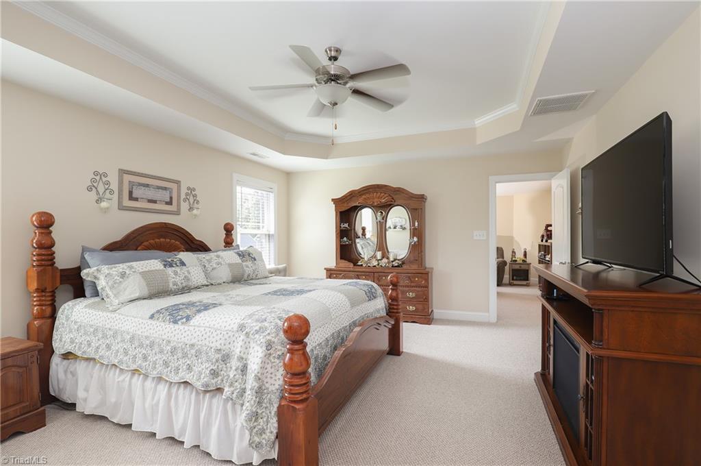 2689 Lamplight Circle High Point, NC 27265 - Photo 23 of 37