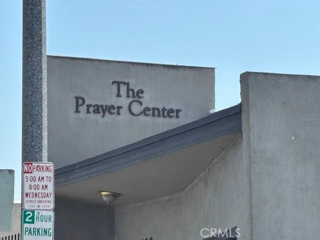 a room with a washing machine