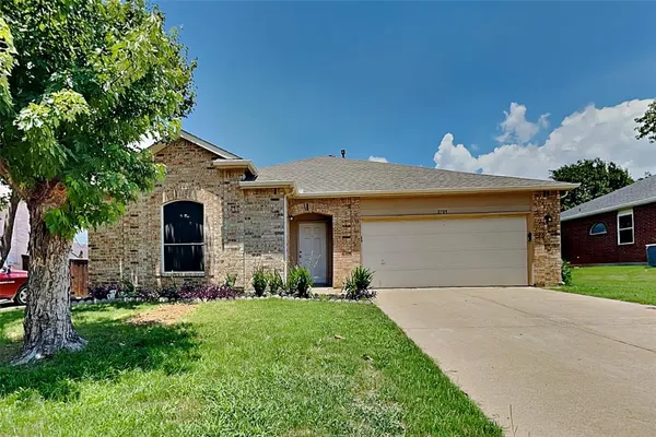 $2,225 | 2709 Cherokee Trail, Corinth, TX 76210