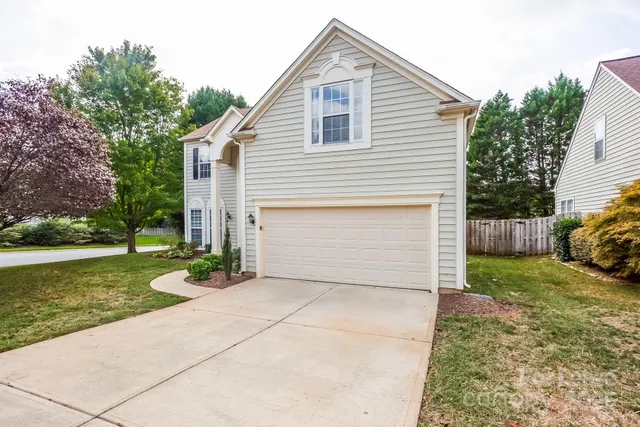 a view of a house with a yard and garage