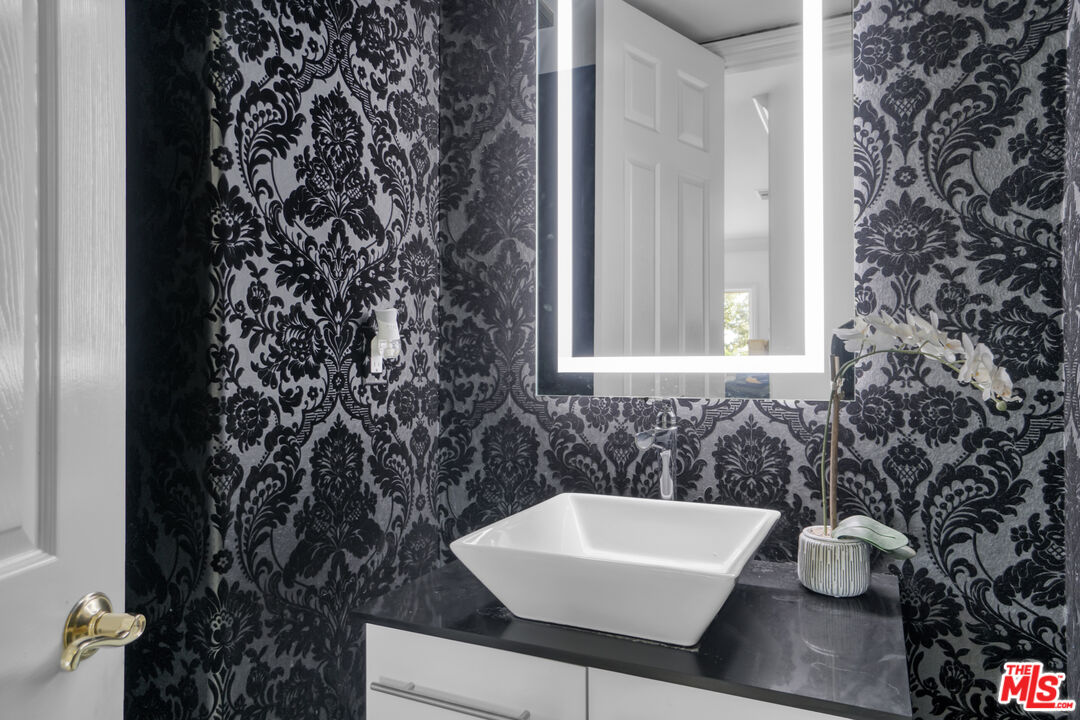 11158 Lopez Court Moorpark, CA 93021 - Photo 13 of 57