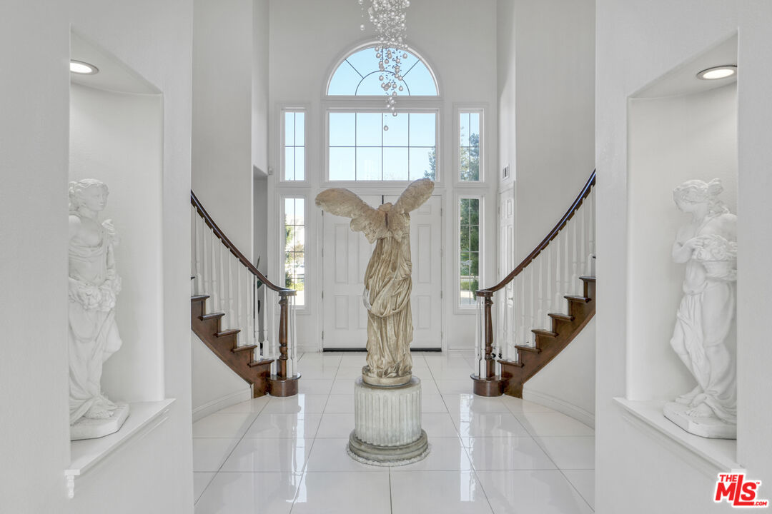 11158 Lopez Court Moorpark, CA 93021 - Photo 14 of 57