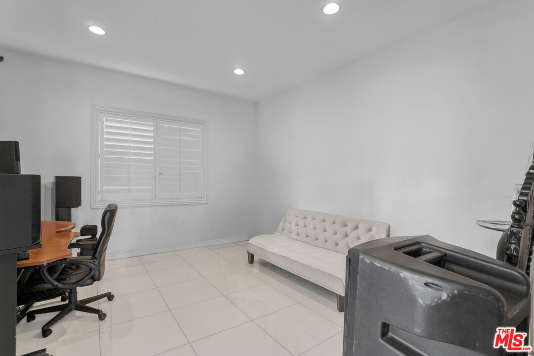 11158 Lopez Court Moorpark, CA 93021 - Photo 16 of 57