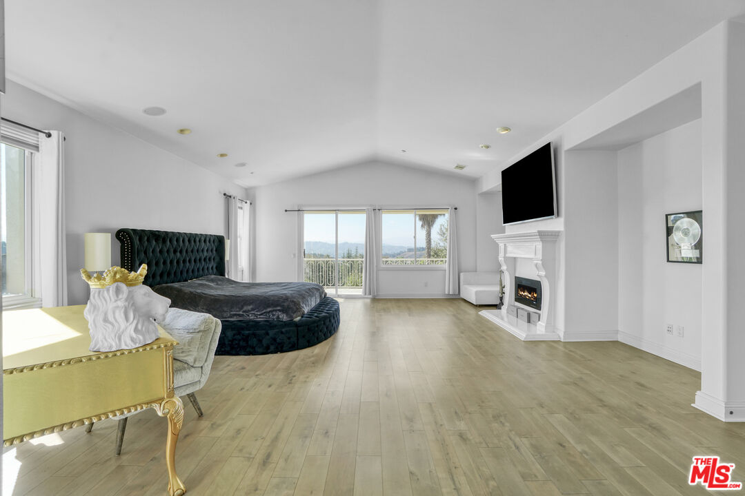 11158 Lopez Court Moorpark, CA 93021 - Photo 18 of 57