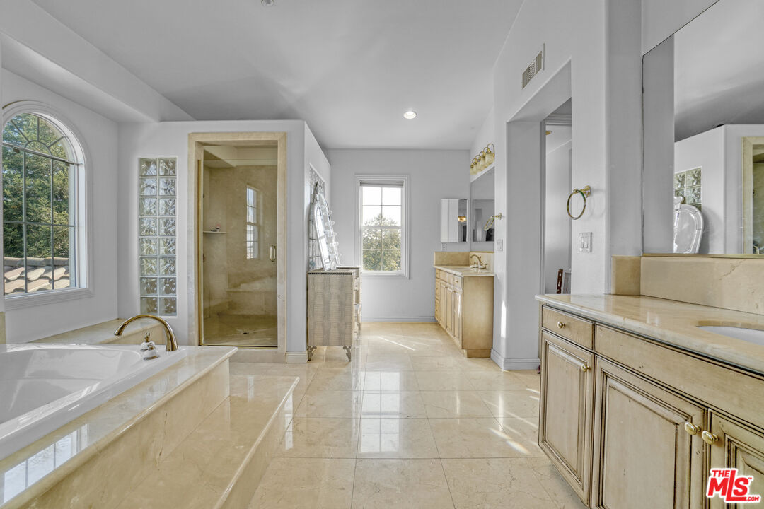 11158 Lopez Court Moorpark, CA 93021 - Photo 27 of 57