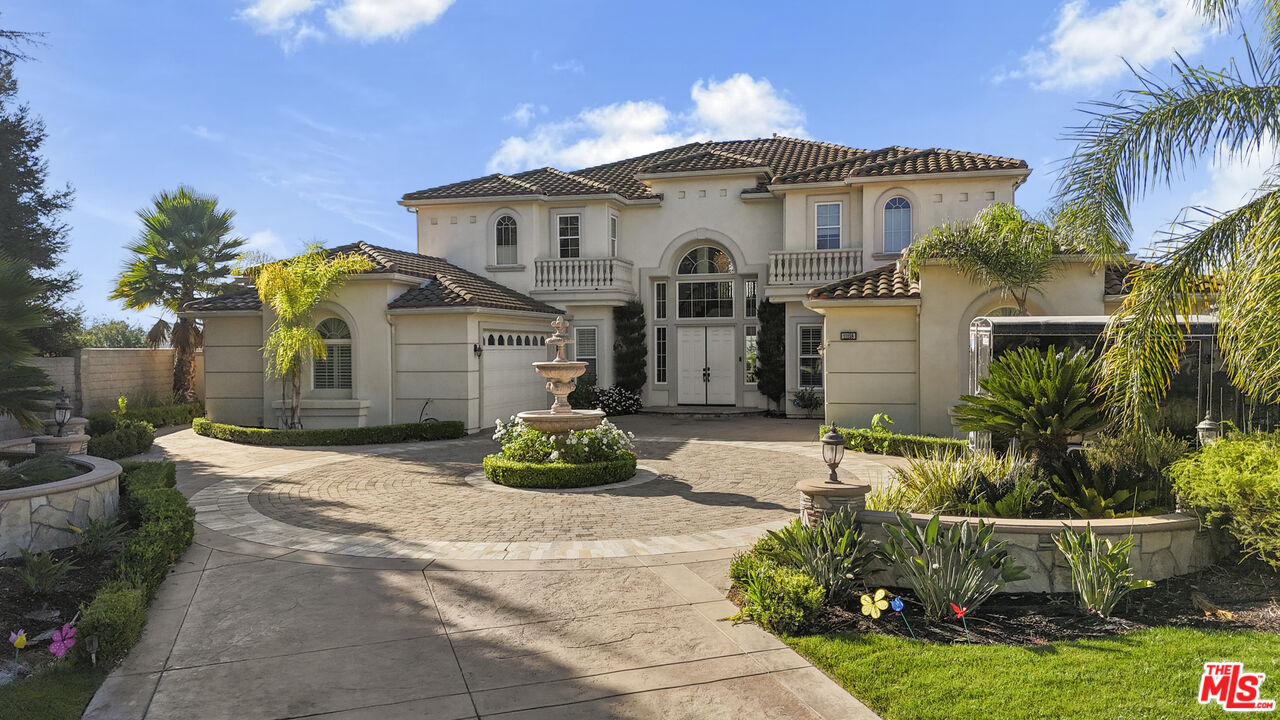 11158 Lopez Court Moorpark, CA 93021 - Photo 4 of 57