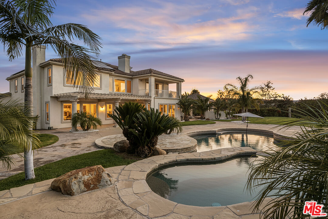 11158 Lopez Court Moorpark, CA 93021 - Photo 5 of 57