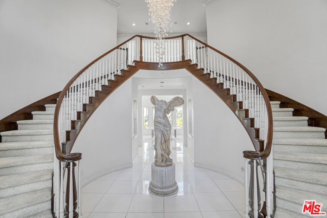 11158 Lopez Court Moorpark, CA 93021 - Photo 7 of 57