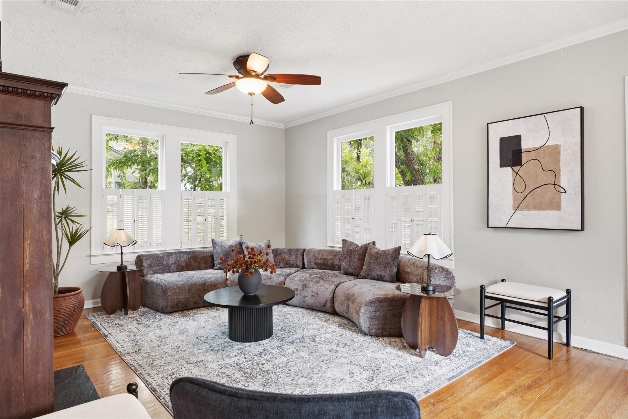 1507 Wethersfield Road Austin, TX 78703 - Photo 7 of 40 a living room with furniture kitchen view and a large window