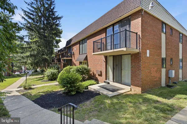 $95,000 | 100 East Glenolden Avenue, Unit B6, Glenolden, PA 19036