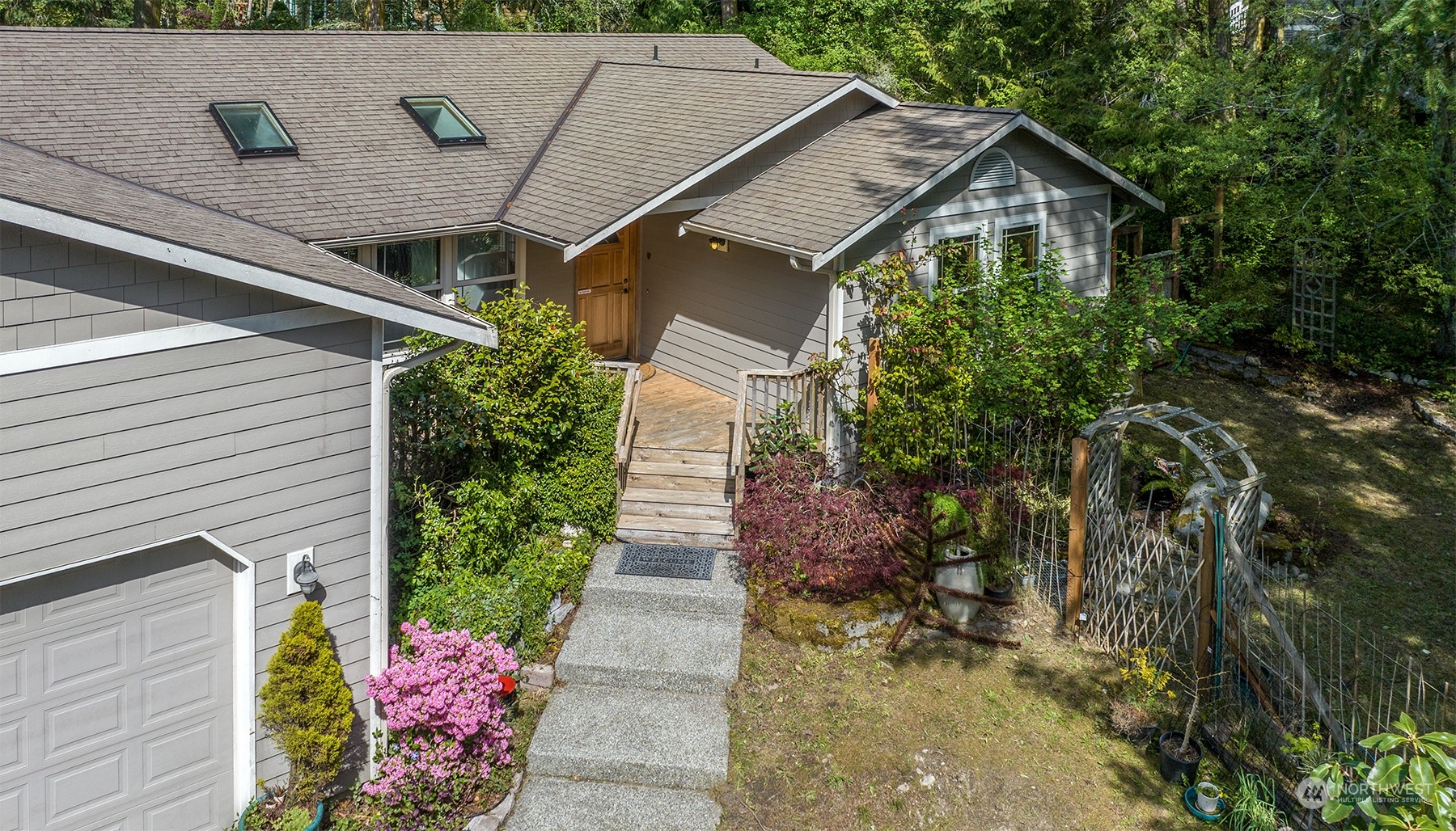 5291 Cape George Road Port Townsend, WA 98368 - Photo 21 of 25 a view of a back yard of the house