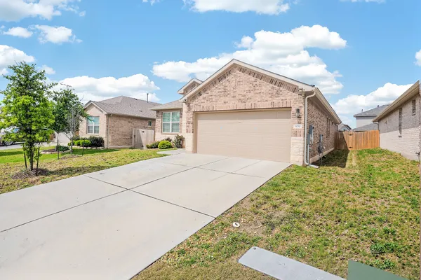 $2,095 | 909 Vogel Drive, Georgetown, TX 78626