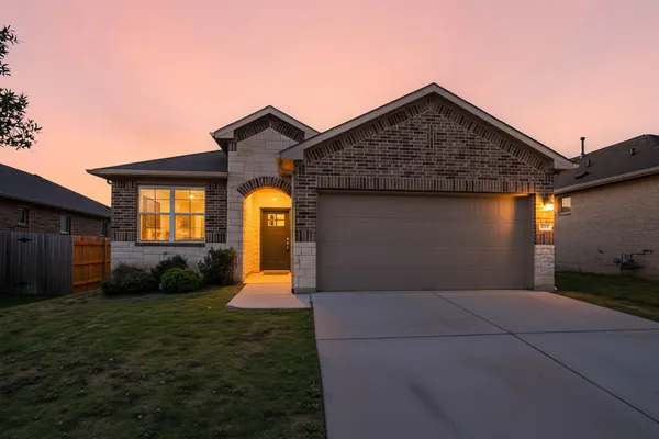 $2,095 | 909 Vogel Drive, Georgetown, TX 78626