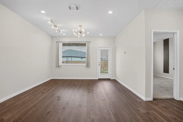 $2,095 | 909 Vogel Drive, Georgetown, TX 78626