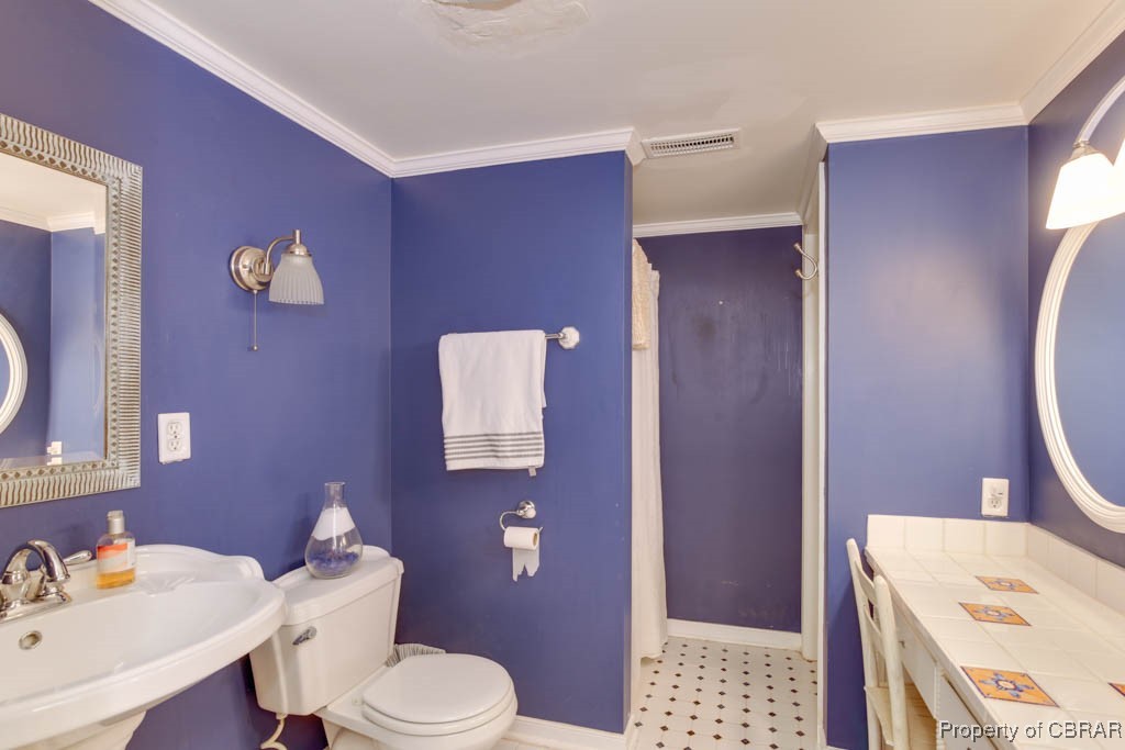 197 Walnut Road Kilmarnock, VA 22482 - Photo 33 of 39 Basement full bath