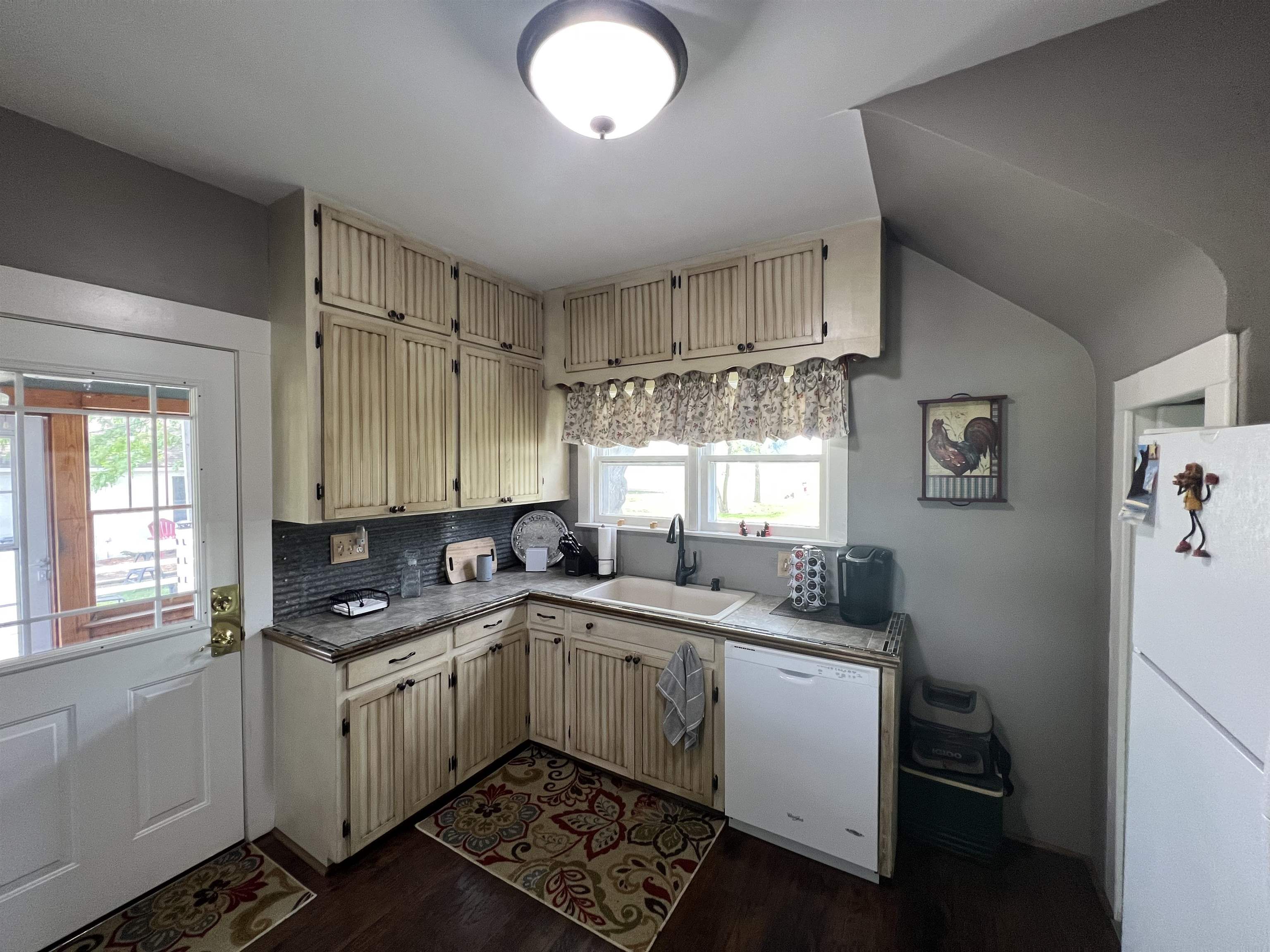8473 Calkins Road Flint, MI 48532 - Photo 12 of 53 50110931-11.JPG