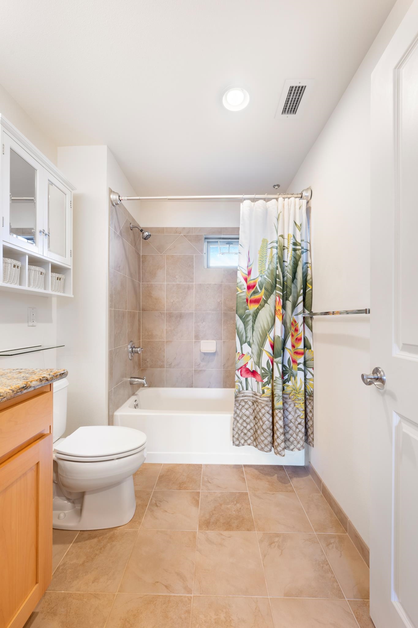 3708 Lower Honoapiilani Road, Unit E41 Lahaina, HI 96761 - Photo 27 of 42 a bathroom with a toilet sink and shower