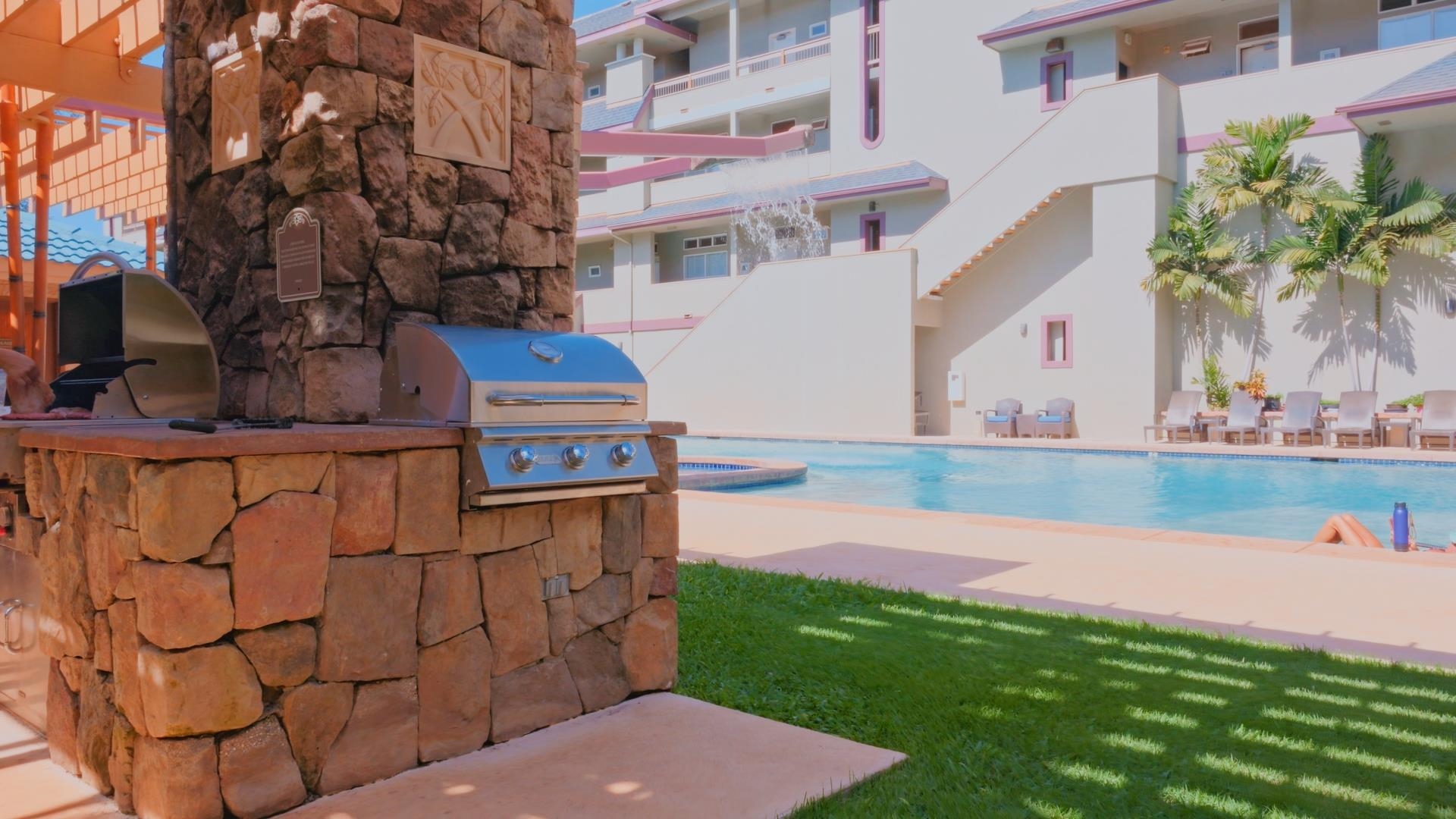 3708 Lower Honoapiilani Road, Unit E41 Lahaina, HI 96761 - Photo 39 of 42 a view of a back yard of the house