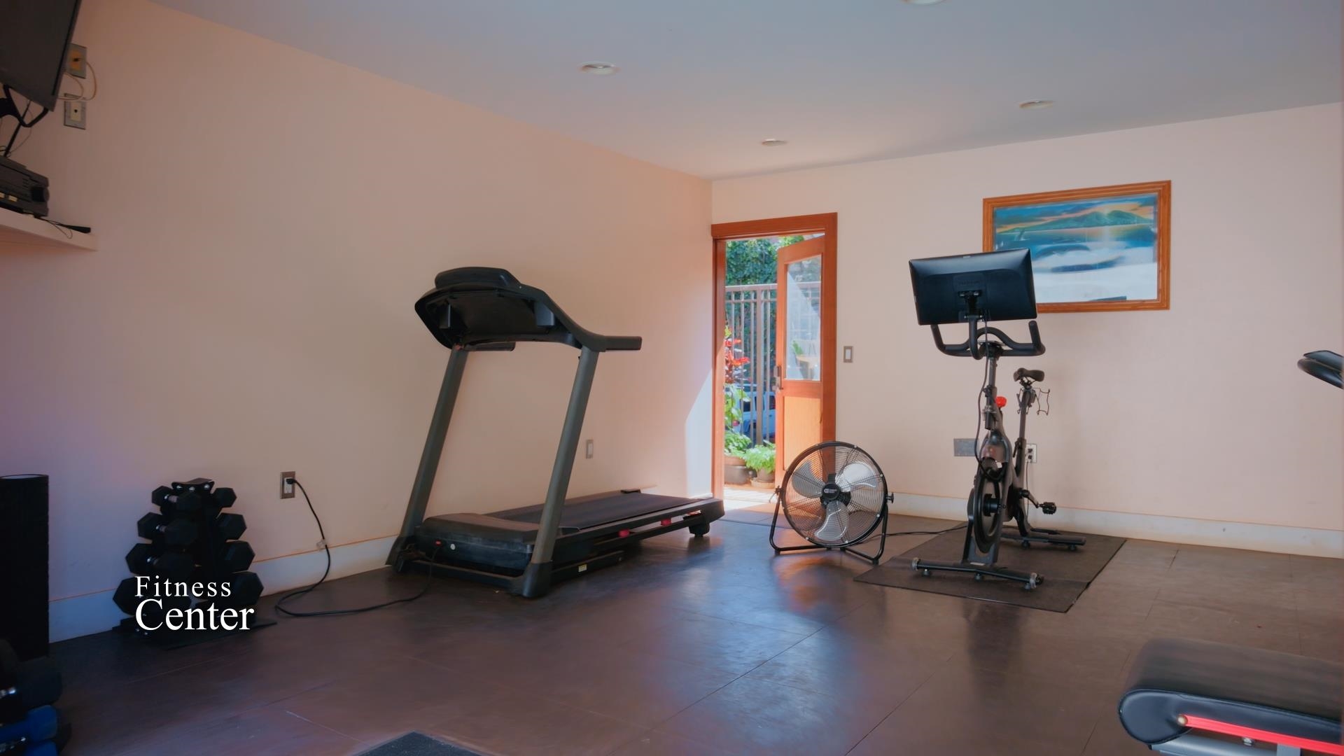 3708 Lower Honoapiilani Road, Unit E41 Lahaina, HI 96761 - Photo 40 of 42 a room with gym equipment