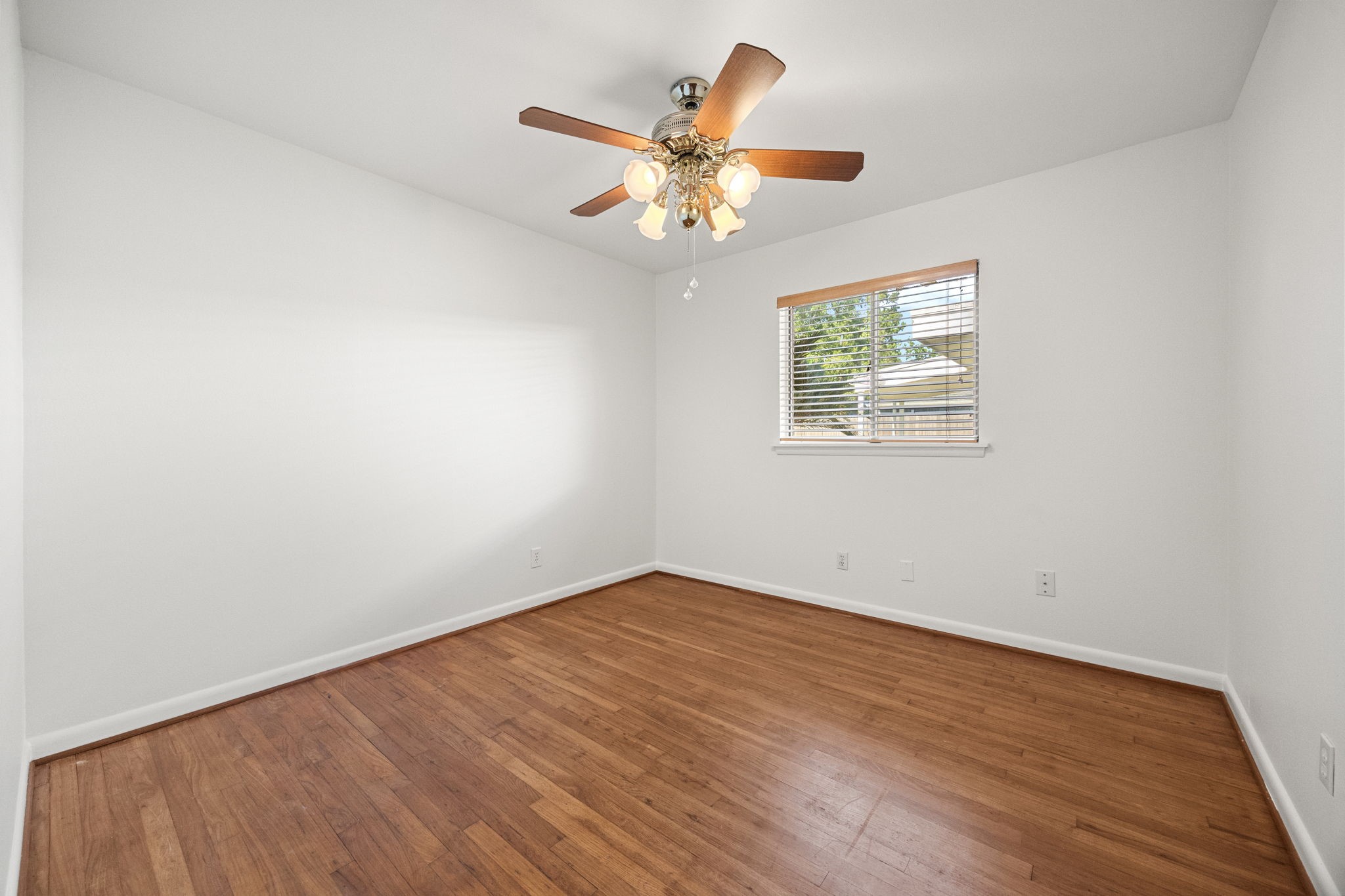 10310 Mayfield Road Houston, TX 77043 - Photo 31 of 49 Secondary bedroom with wood floors