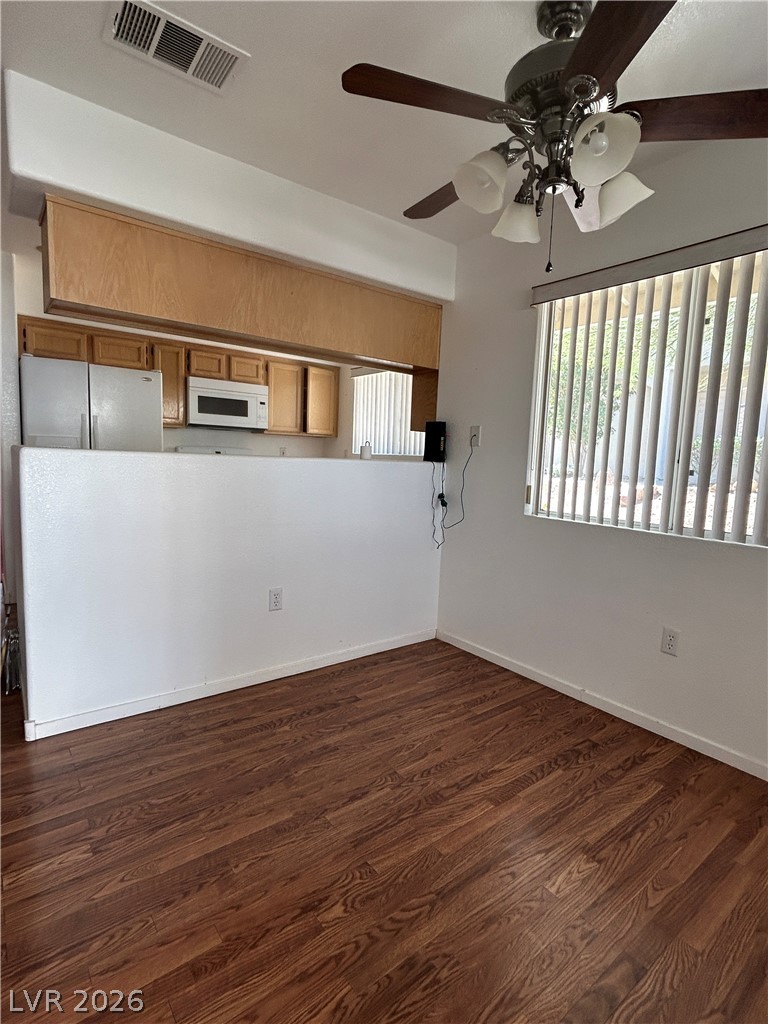 2207 Camel Mesa Drive Laughlin, NV 89029 - Photo 3 of 31 Entry/kitchen