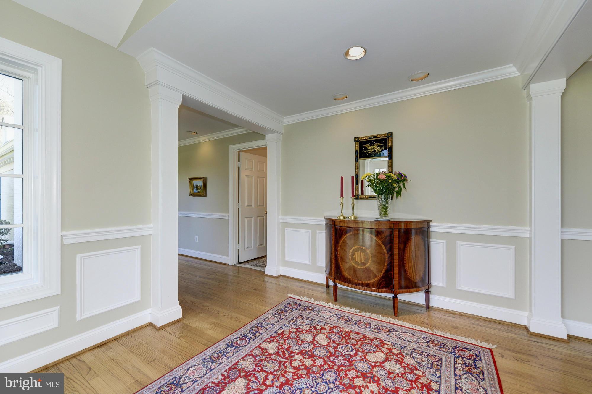 909 Georgetown Ridge Court McLean, VA 22102 - Photo 2 of 30 Foyer
