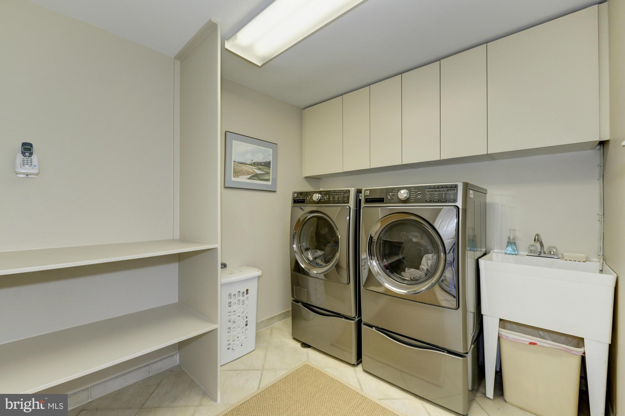 909 Georgetown Ridge Court McLean, VA 22102 - Photo 17 of 30 Bedroom Level Laundry Room