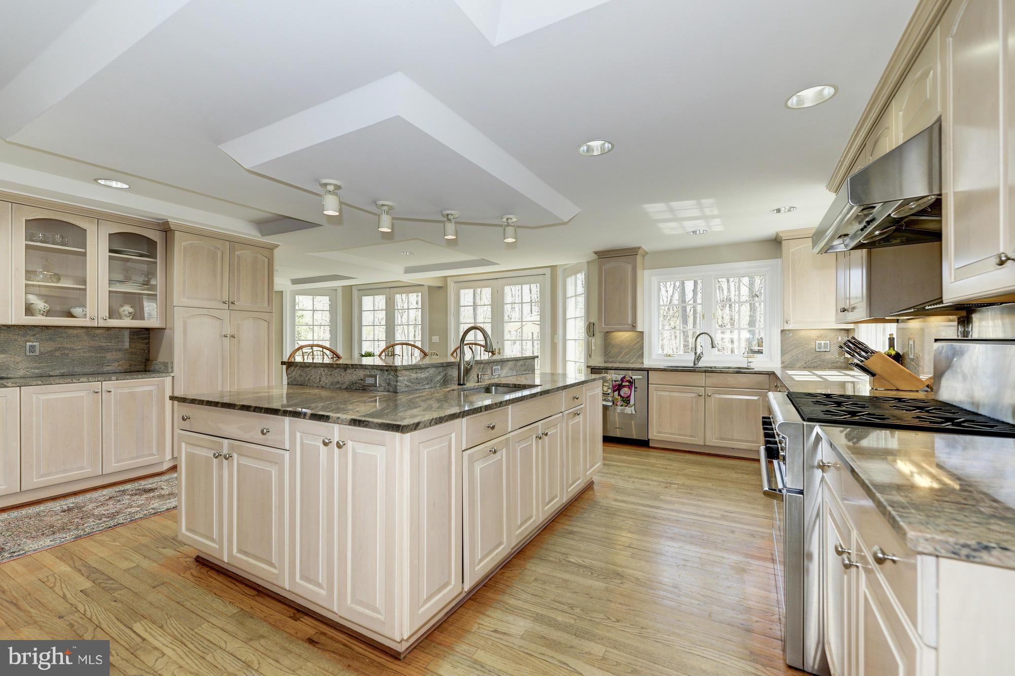 909 Georgetown Ridge Court McLean, VA 22102 - Photo 4 of 30 Kitchen