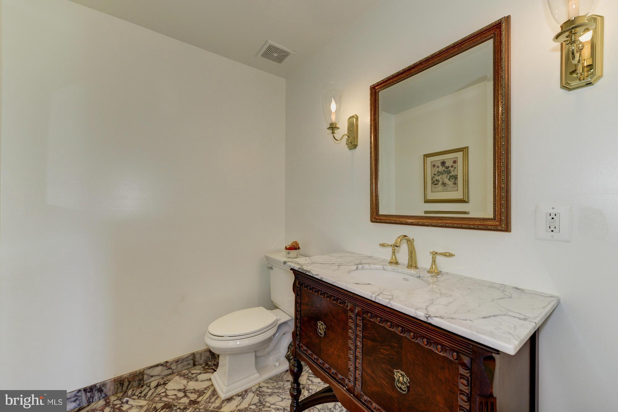 909 Georgetown Ridge Court McLean, VA 22102 - Photo 10 of 30 Powder Room #1 on Main Level