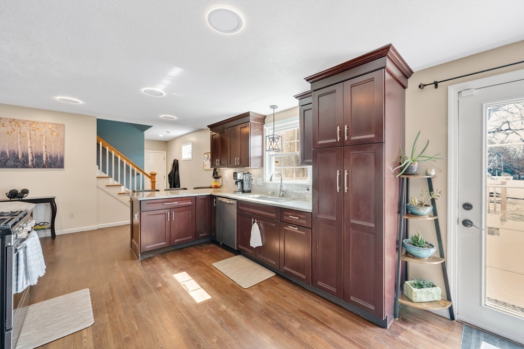 5 Brook Road Enfield, CT 06082 - Photo 6 of 39