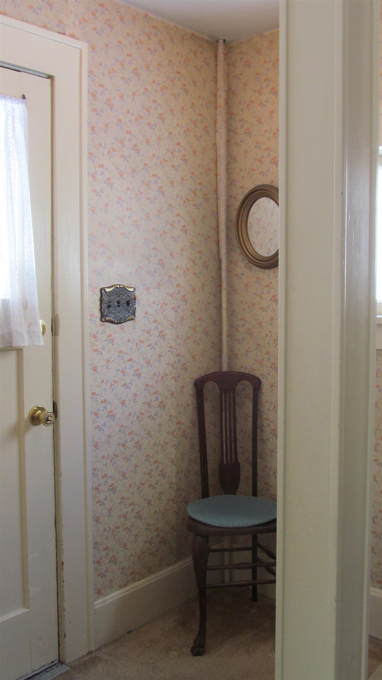 4 Wallace Avenue Rutland, VT 05701 - Photo 5 of 40