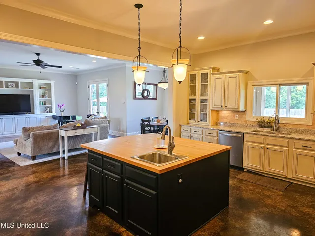 $655,000 | 14224 Aspen Drive, Olive Branch, MS 38654