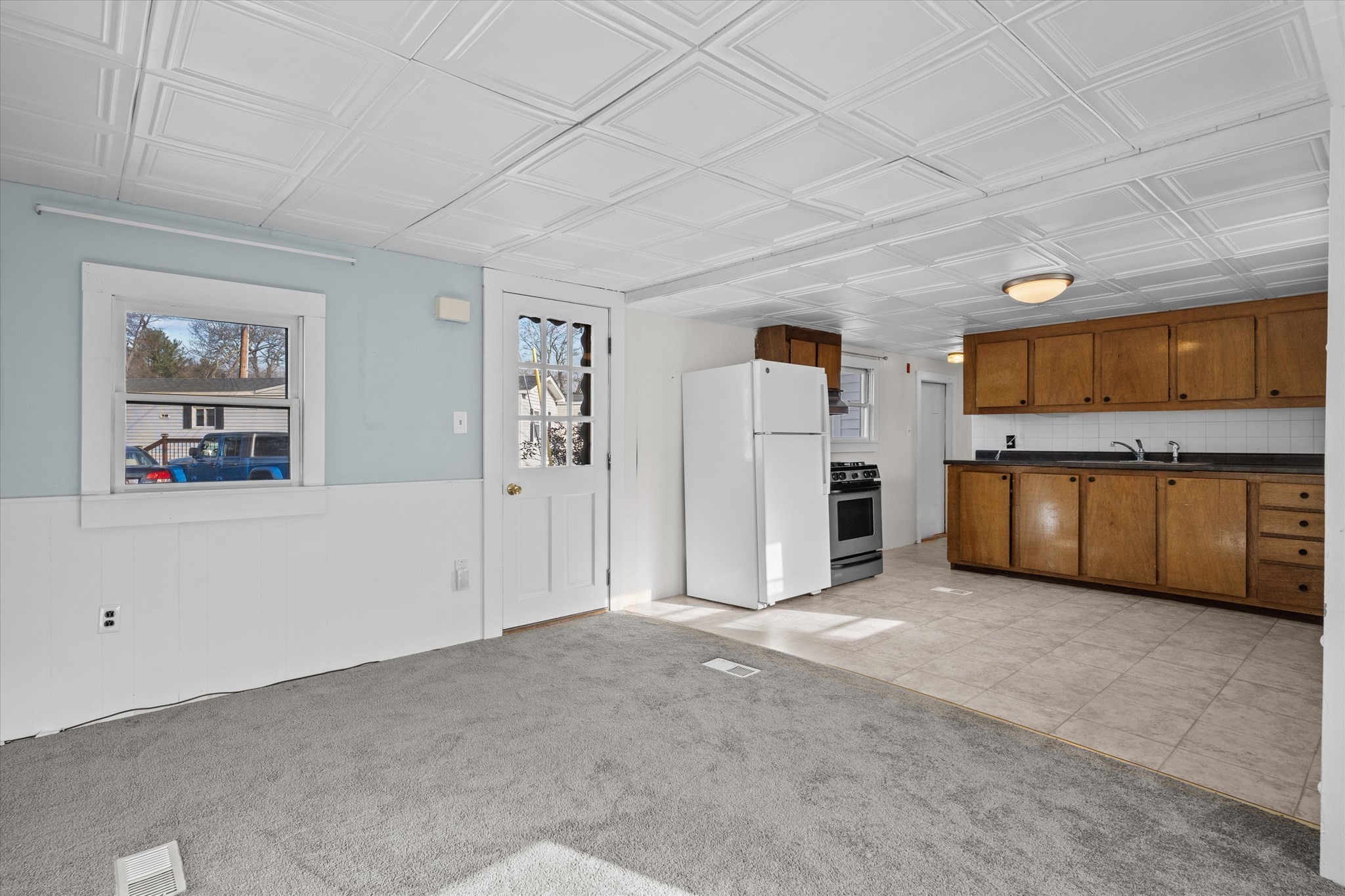 194 Lafayette Road, Unit 2E Salisbury, MA 01952 - Photo 5 of 23 Gallery Image 5