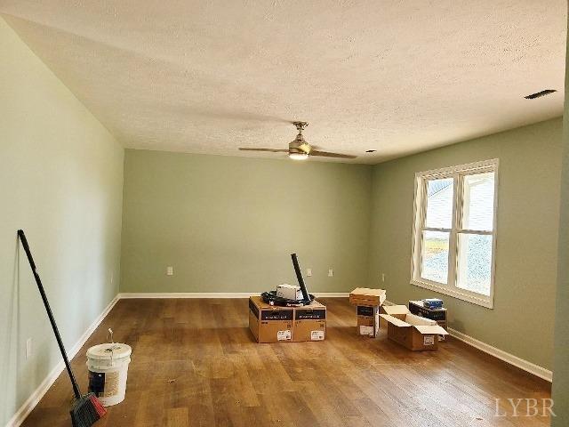 2711 Stonewall Road Concord, VA 24538 - Photo 4 of 14 a living room with furniture and a window