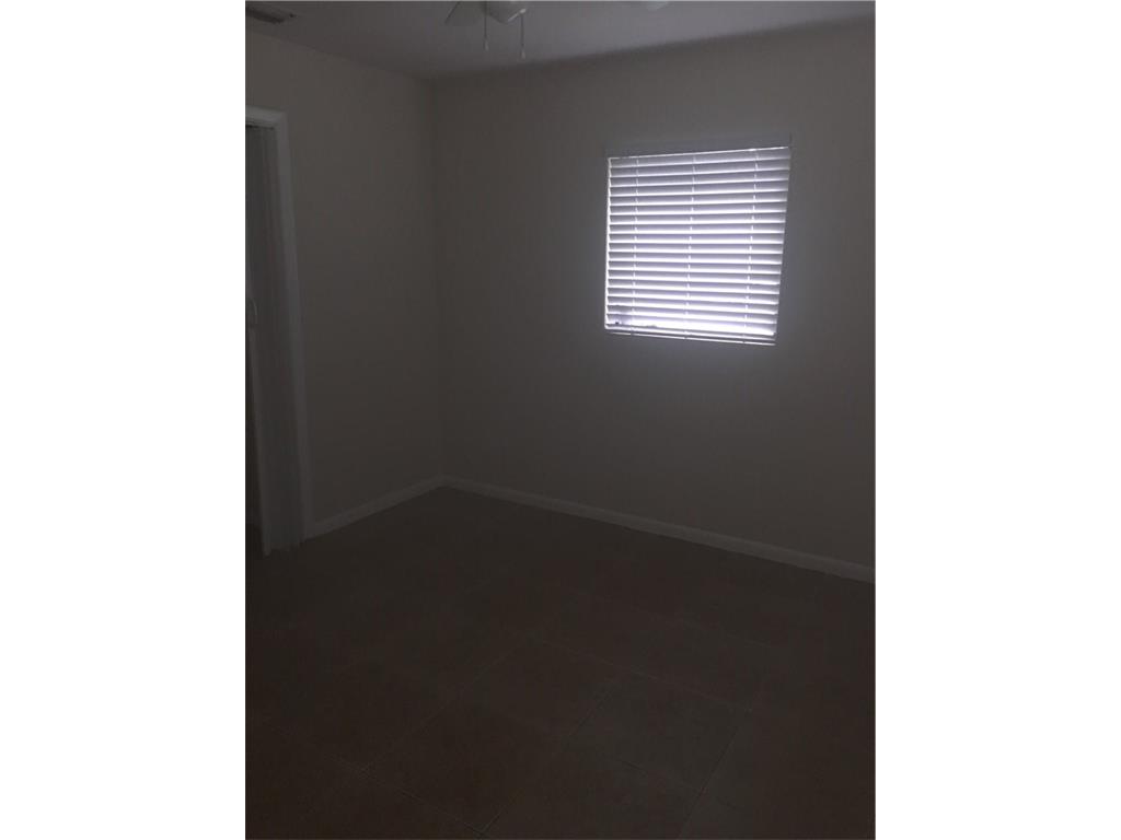 330 6th Road Southwest Vero Beach, FL 32962 - Photo 6 of 7 a small space with a window