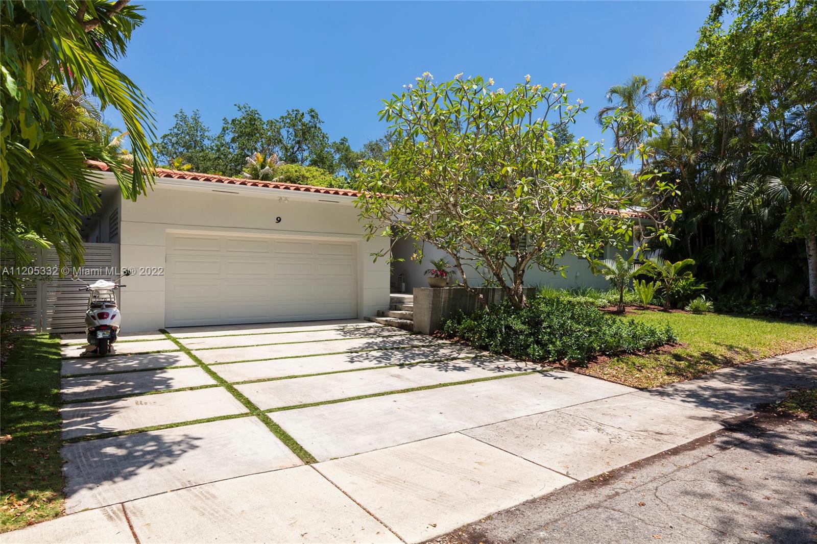 9 Pinta Road Miami, FL 33133 - Photo 2 of 25 a view of a backyard of the house